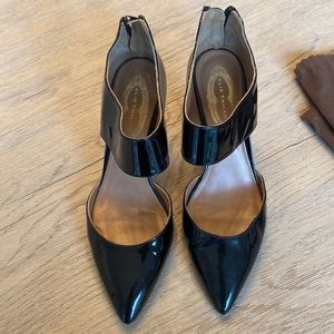 Elie Tahari black patent leather 3” heels